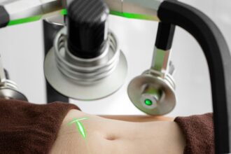 Résultat d'une chirurgie esthétique du ventre réussie